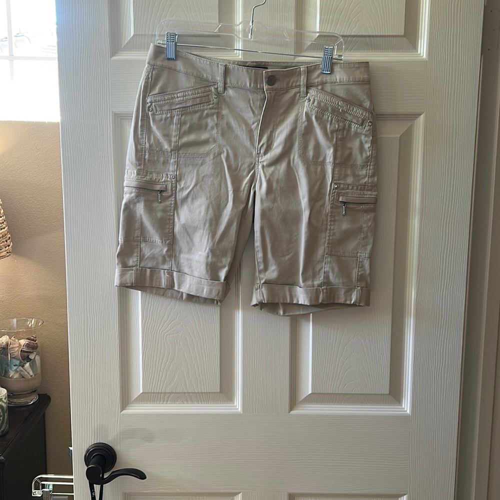 WHBM Bermuda shorts khaki size 8 worn just a few times